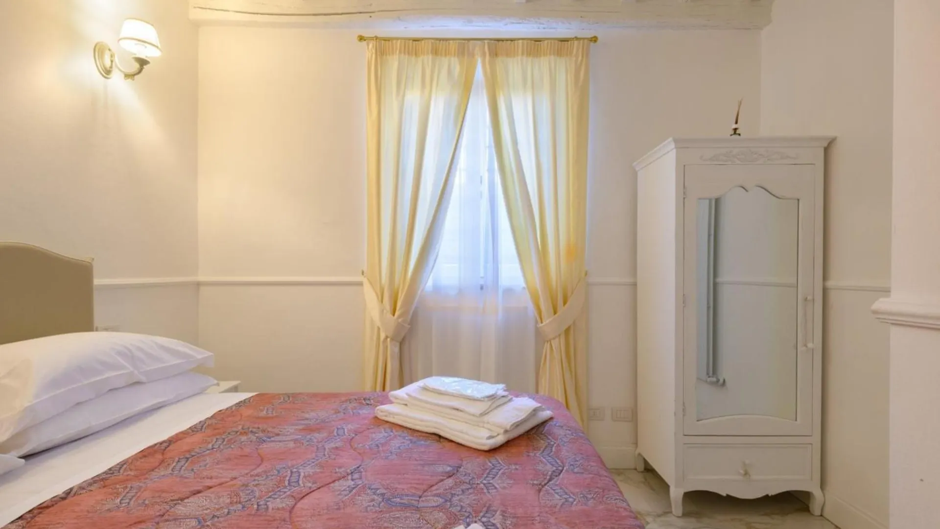 Domus Nannini Spa - L' Arco Di Matteotti Siena 0*,  İtalya