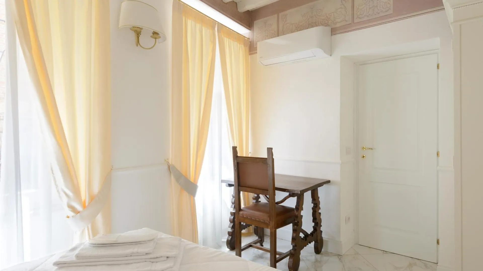 Domus Nannini Spa - L' Arco Di Matteotti Sienne